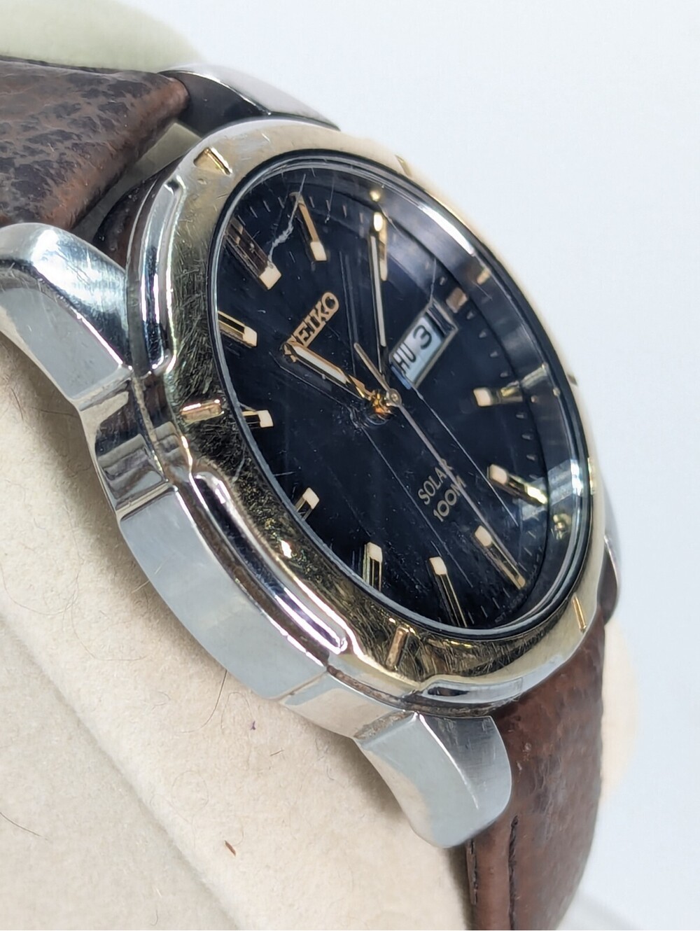 Seiko Solar 100M Men’s Wrist Watch 38MM Day/Date Blue Dial V158-0AD0 Glows Works - Picture 5 of 13